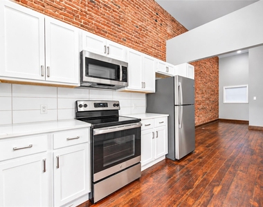 2309 Strand Street - Photo Thumbnail 8