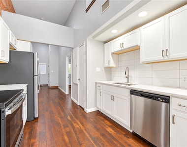 2309 Strand Street - Photo Thumbnail 11