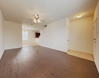 910 Doubletree Glen Drive - Photo Thumbnail 3