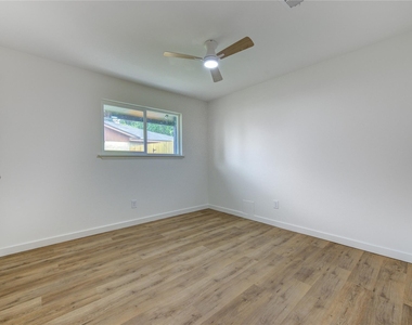 12802 Murr Way - Photo Thumbnail 33