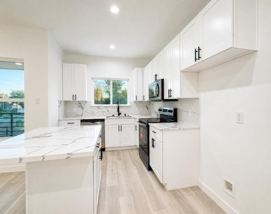 333 Delaware Street - Photo Thumbnail 11