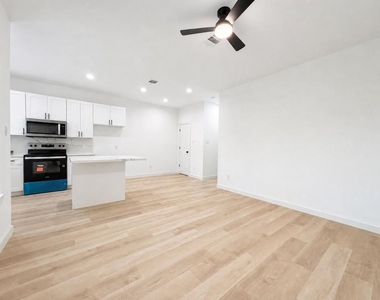 333 Delaware Street - Photo Thumbnail 6