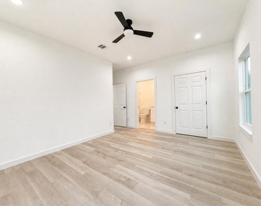 333 Delaware Street - Photo Thumbnail 16