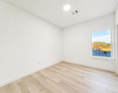 333 Delaware Street - Photo Thumbnail 22