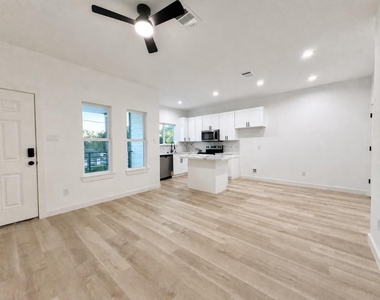 333 Delaware Street - Photo Thumbnail 5