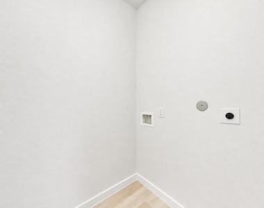 333 Delaware Street - Photo Thumbnail 31
