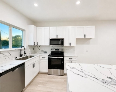 333 Delaware Street - Photo Thumbnail 8