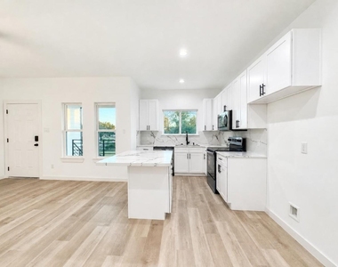 333 Delaware Street - Photo Thumbnail 10