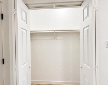 333 Delaware Street - Photo Thumbnail 24