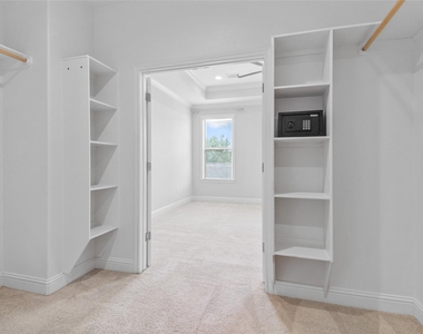 7705 Shannon Drive - Photo Thumbnail 12