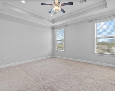 7705 Shannon Drive - Photo Thumbnail 8