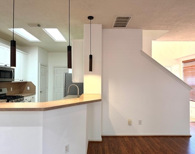 58 S Burberry Park Circle - Photo Thumbnail 10