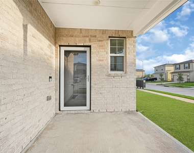 7327 Concorde Field Drive - Photo Thumbnail 3