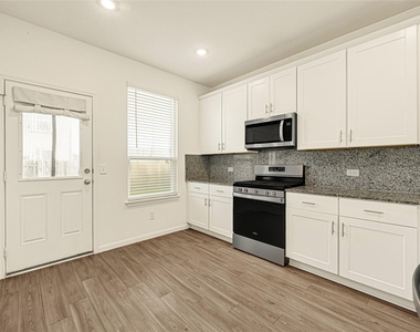7327 Concorde Field Drive - Photo Thumbnail 11