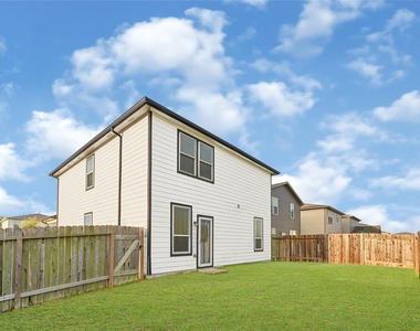 7327 Concorde Field Drive - Photo Thumbnail 4
