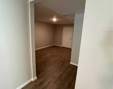 3211 Retta Street - Photo Thumbnail 6