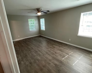 3211 Retta Street - Photo Thumbnail 8
