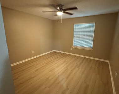 5310 Bryanhurst Lane - Photo Thumbnail 20