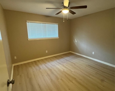 5310 Bryanhurst Lane - Photo Thumbnail 21