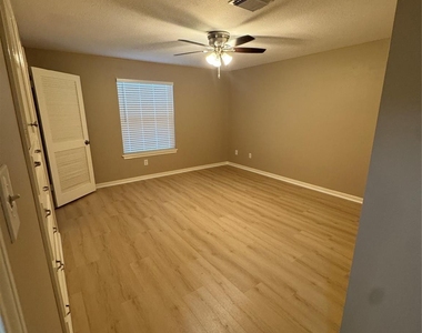 5310 Bryanhurst Lane - Photo Thumbnail 14