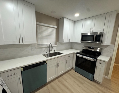 5310 Bryanhurst Lane - Photo Thumbnail 8
