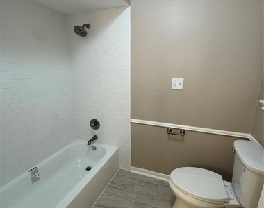 5310 Bryanhurst Lane - Photo Thumbnail 23