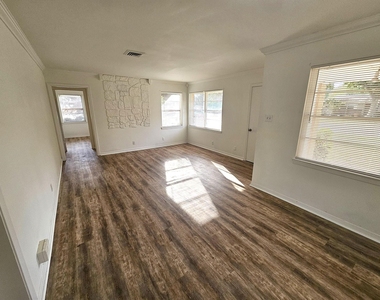 10007 Kittrell Street - Photo Thumbnail 3