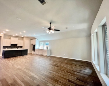 10626 Kingston Spring Drive - Photo Thumbnail 4