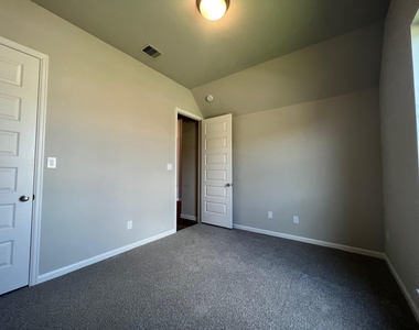 10626 Kingston Spring Drive - Photo Thumbnail 11