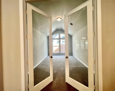 10626 Kingston Spring Drive - Photo Thumbnail 5