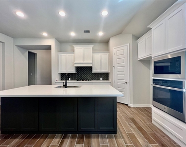 10626 Kingston Spring Drive - Photo Thumbnail 2