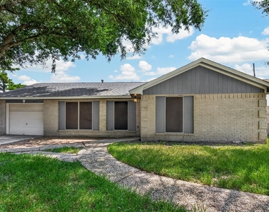 2714 S Brompton Drive - Photo Thumbnail 2