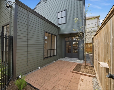 2606 Nantucket Drive - Photo Thumbnail 23