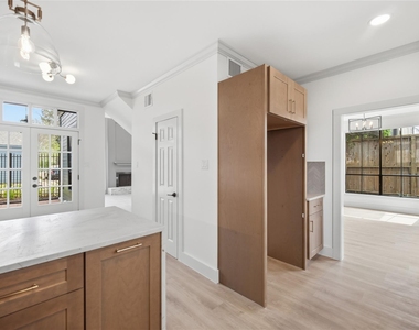 2606 Nantucket Drive - Photo Thumbnail 4