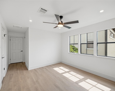 2606 Nantucket Drive - Photo Thumbnail 16