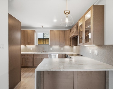 2606 Nantucket Drive - Photo Thumbnail 5