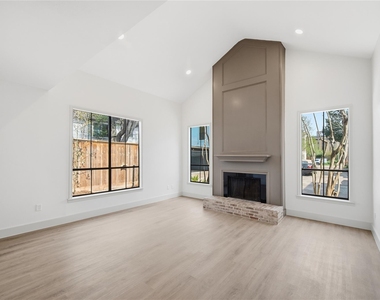 2606 Nantucket Drive - Photo Thumbnail 7