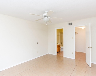 9797 Leawood Boulevard - Photo Thumbnail 12