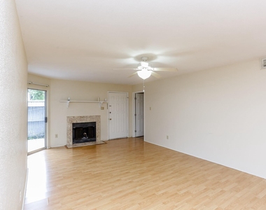 9797 Leawood Boulevard - Photo Thumbnail 4