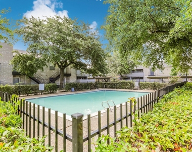 9797 Leawood Boulevard - Photo Thumbnail 15