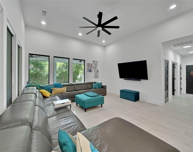 142 Pronghorn Place - Photo Thumbnail 17