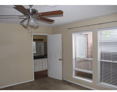 4219 Woodhampton Drive - Photo Thumbnail 12