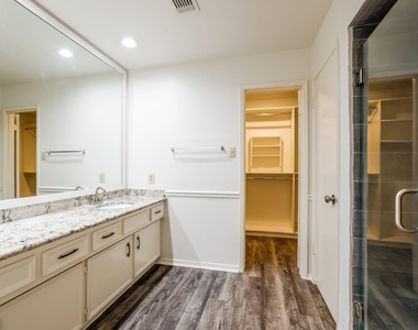 3018 Falling Brook Drive - Photo Thumbnail 12