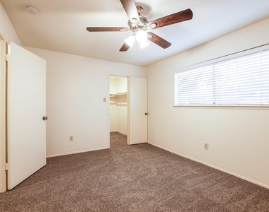 3018 Falling Brook Drive - Photo Thumbnail 11