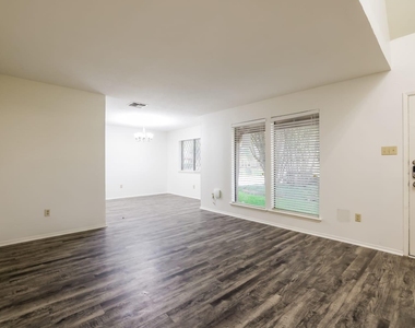 3018 Falling Brook Drive - Photo Thumbnail 6