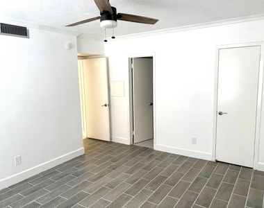 2824 Briarhurst Drive - Photo Thumbnail 10