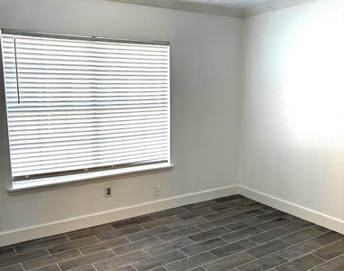 2824 Briarhurst Drive - Photo Thumbnail 13