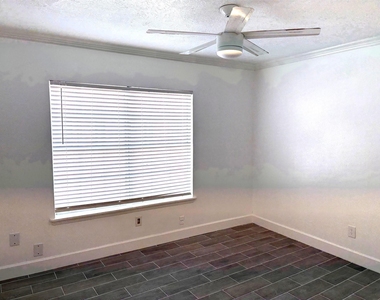 2824 Briarhurst Drive - Photo Thumbnail 12