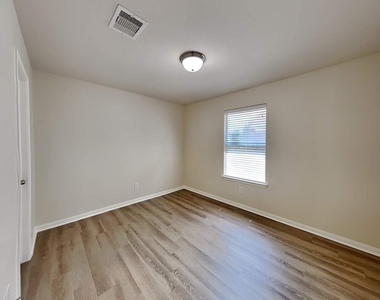 2615 Shearwater Bend Drive - Photo Thumbnail 9