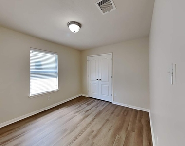 2615 Shearwater Bend Drive - Photo Thumbnail 7